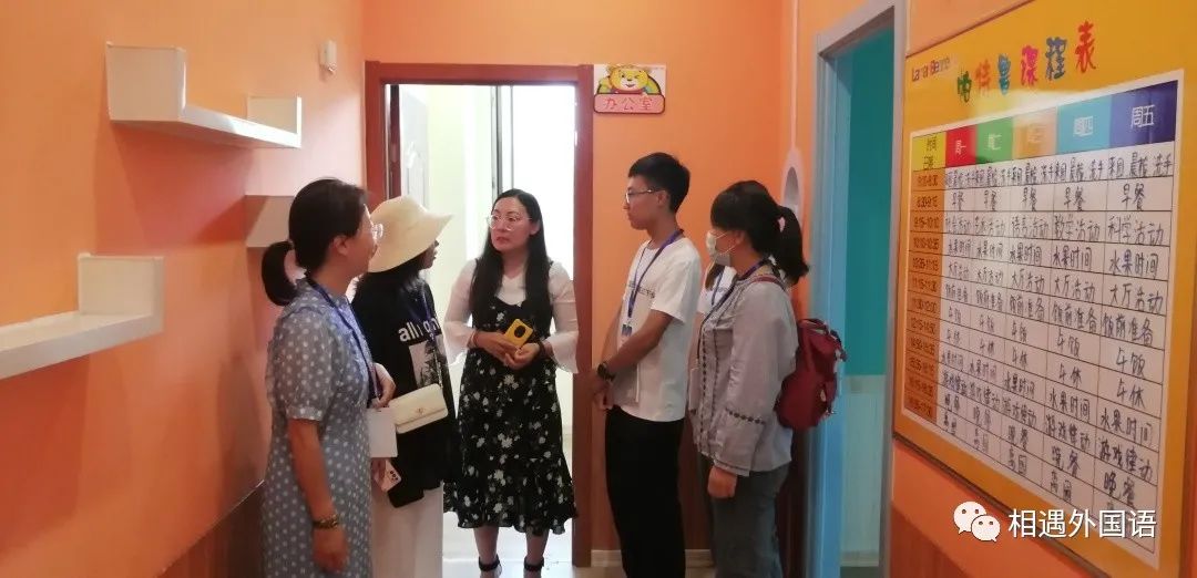 图片包含 游戏机, 站, 房间, 卧室描述已自动生成 图片包含 游戏机, 站, 房间, 卧室描述已自动生成